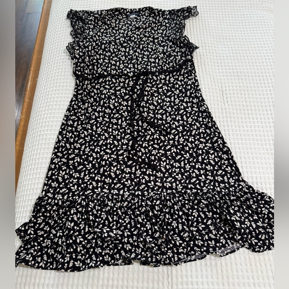 Tommy Hilfiger
Women's Printed Flutter-Sleeve Dress Size 10